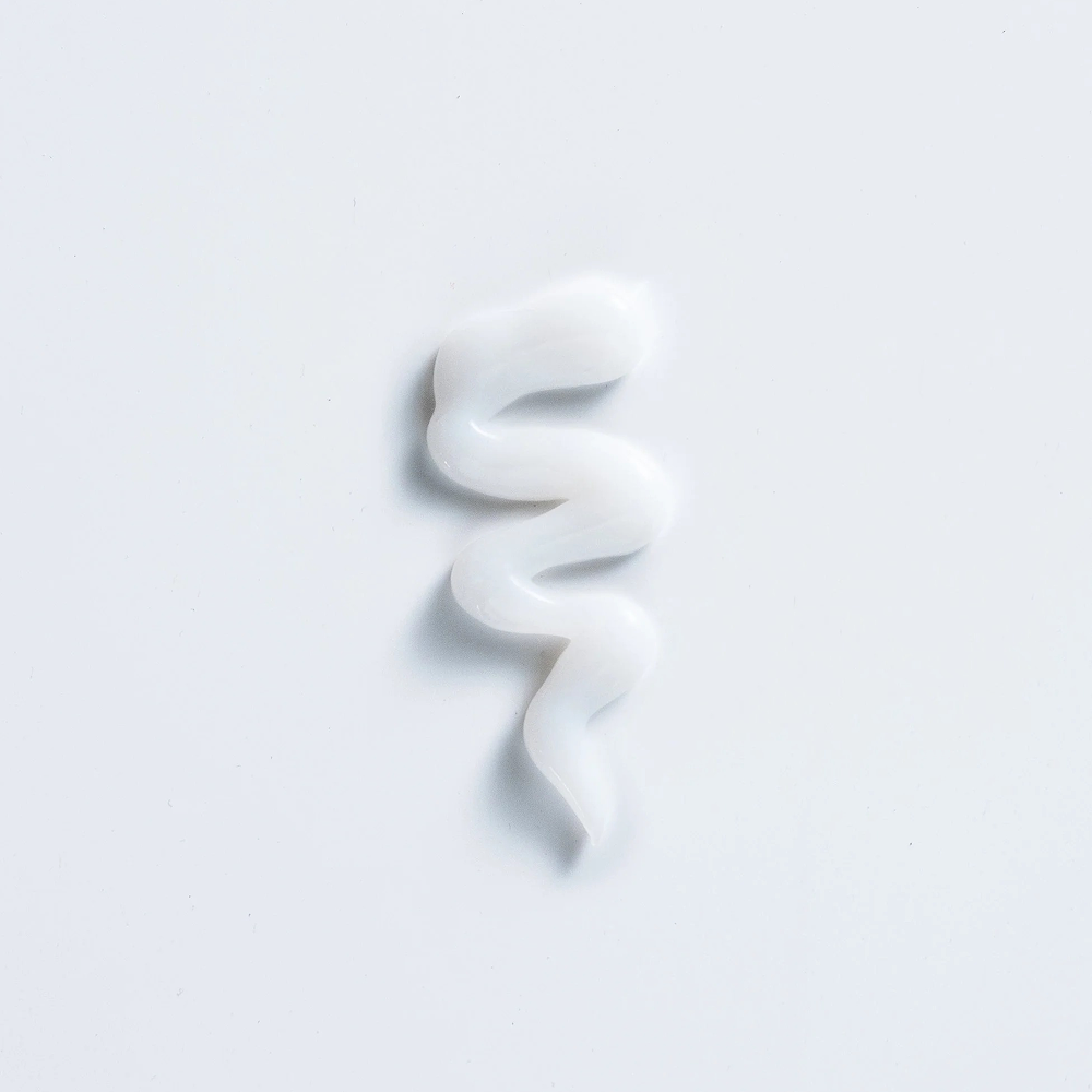 White, creamy Curly Girl Movement Cleansing Co-Wash product swatch in an S-shape on a clean white background.